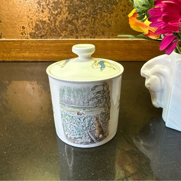 Wedgwood Peter Rabbit Beatrix Potter 4" H Sugar Jam Jar w/ Lid - Picture 1 of 10